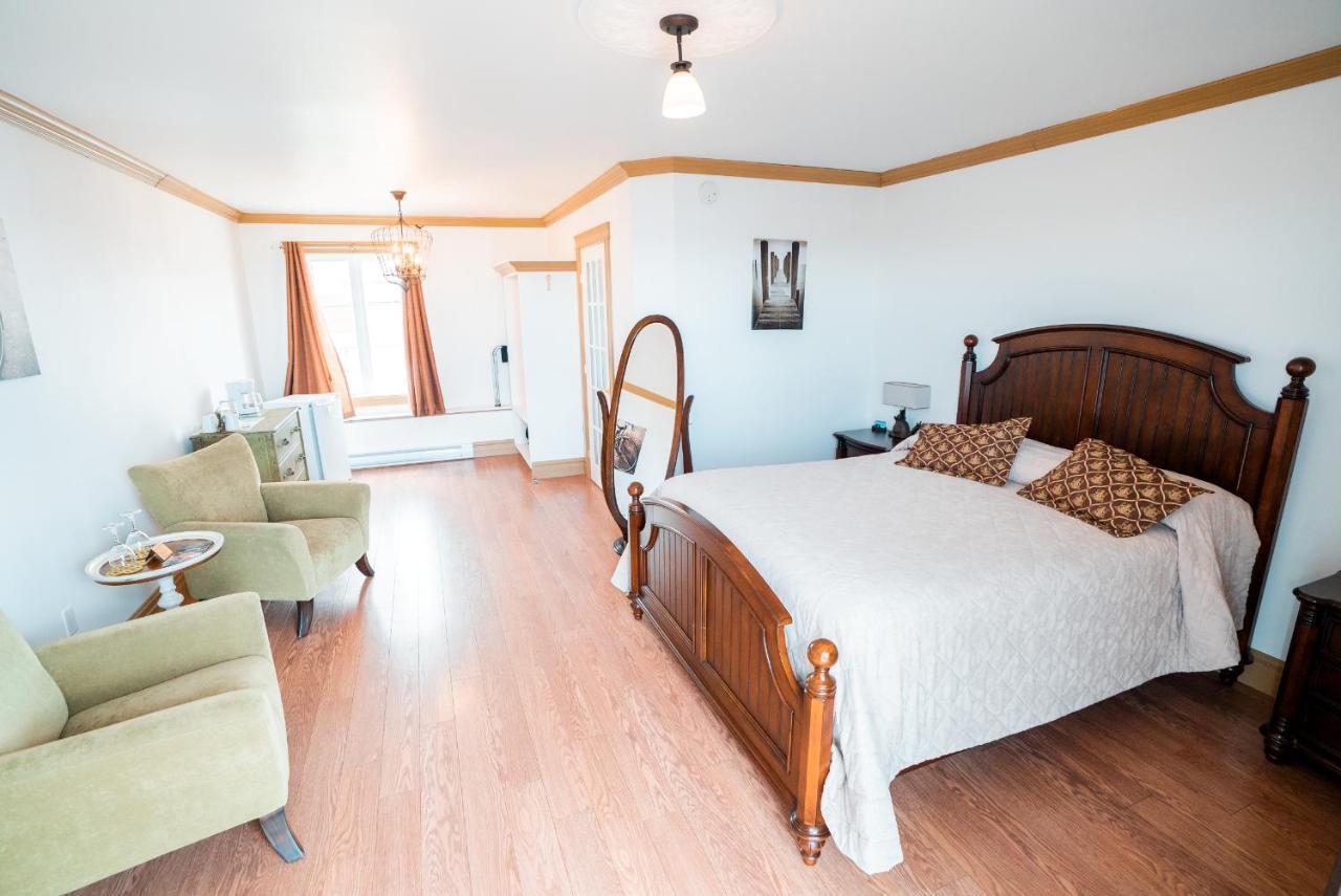 Auberge du Vieux Faubourg Sainte Anne-des-Chênes Extérieur photo