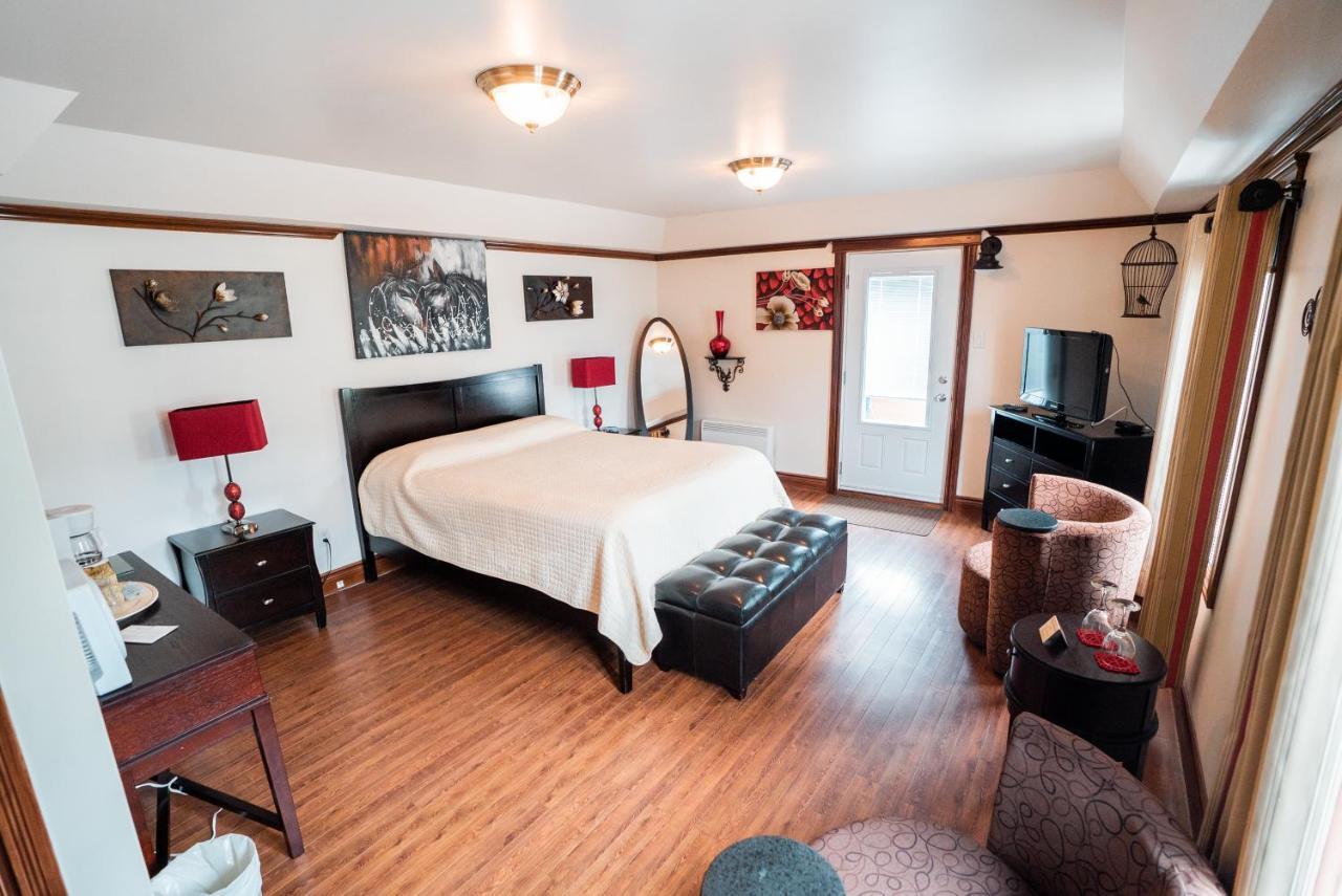Auberge du Vieux Faubourg Sainte Anne-des-Chênes Extérieur photo