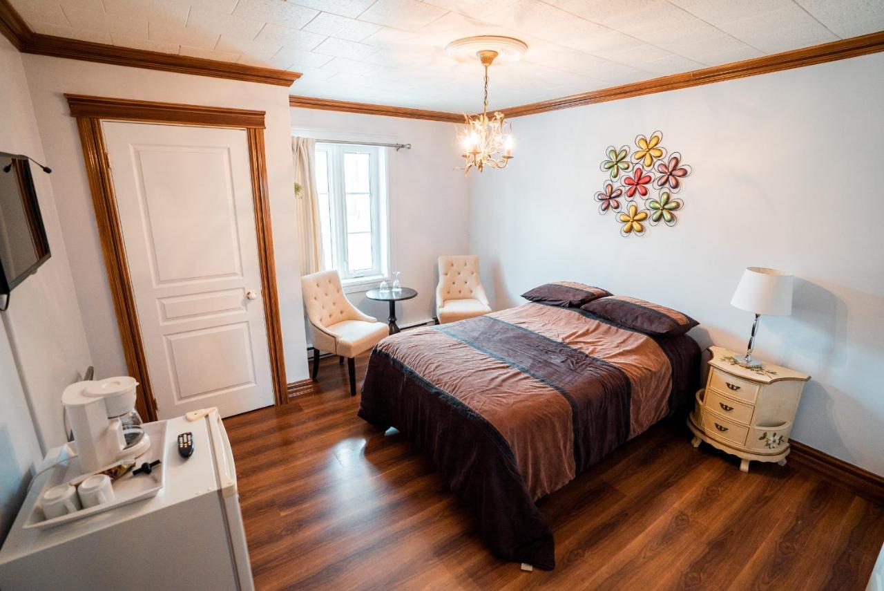 Auberge du Vieux Faubourg Sainte Anne-des-Chênes Extérieur photo