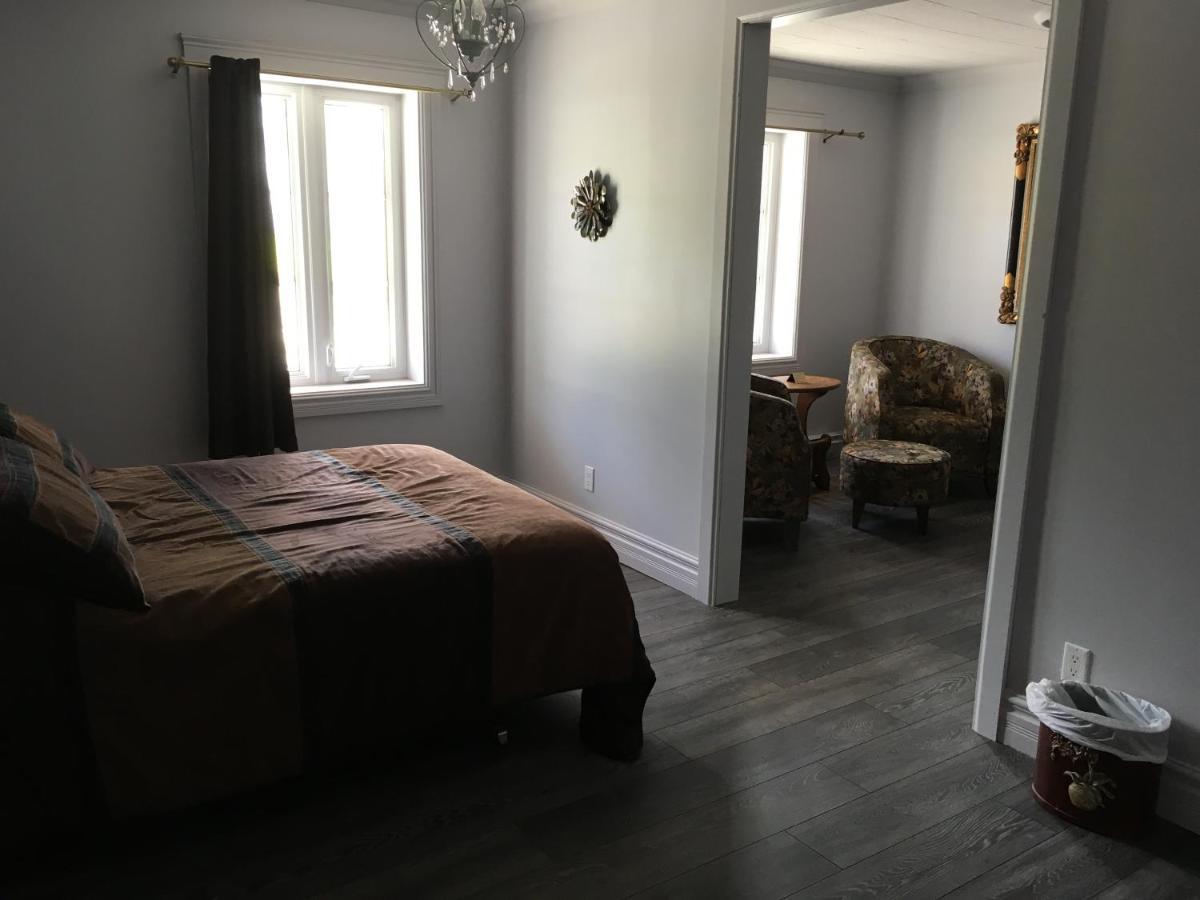 Auberge du Vieux Faubourg Sainte Anne-des-Chênes Extérieur photo