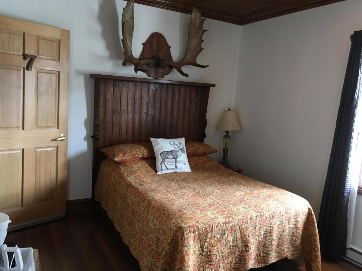 Auberge du Vieux Faubourg Sainte Anne-des-Chênes Extérieur photo