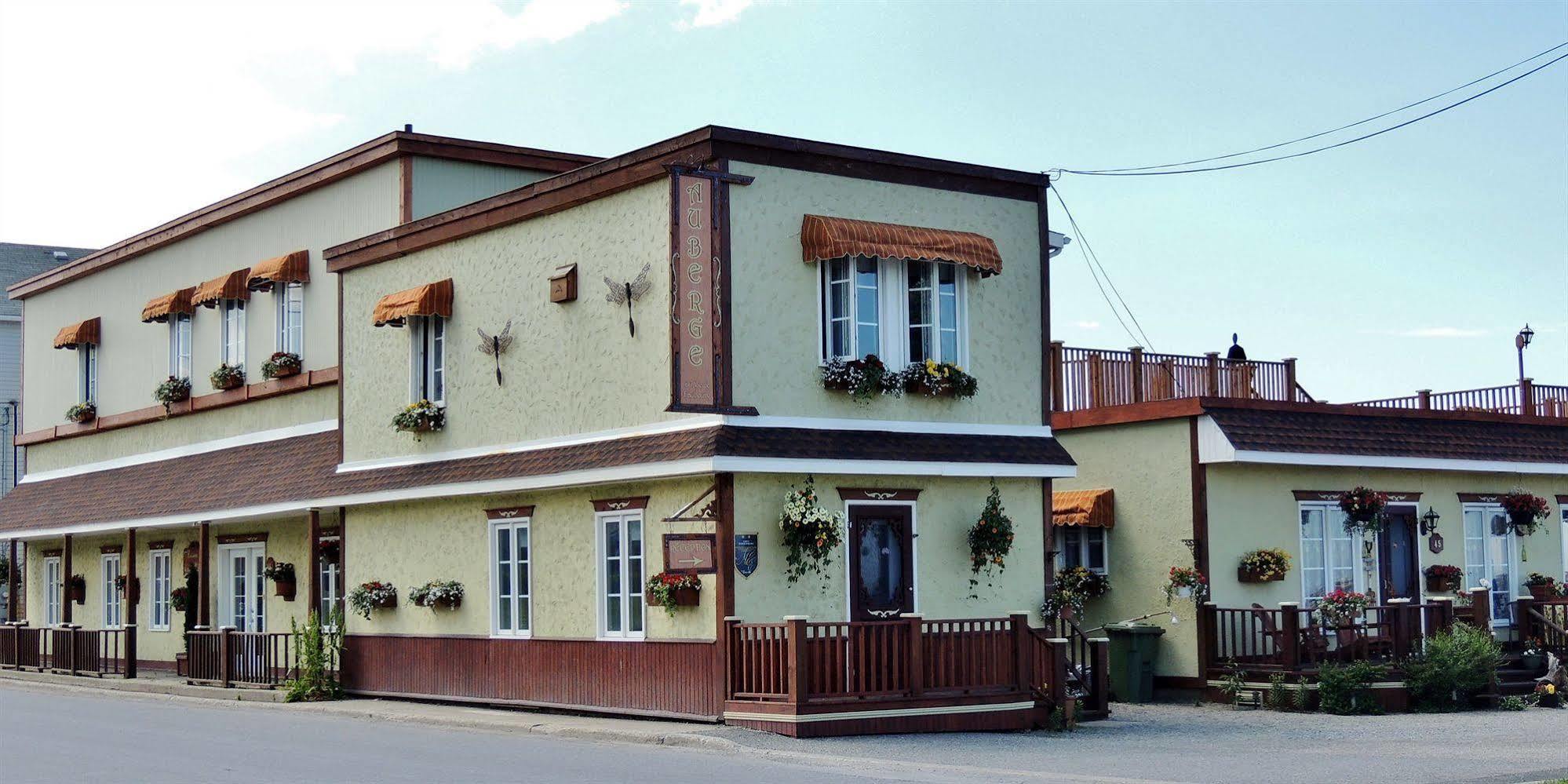 Auberge du Vieux Faubourg Sainte Anne-des-Chênes Extérieur photo